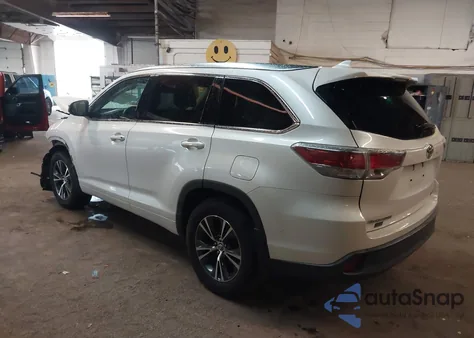 2016 Toyota Highlander Xle V6 z USA, uszkodzony, nr VIN 5TDJKRFH3GS334725